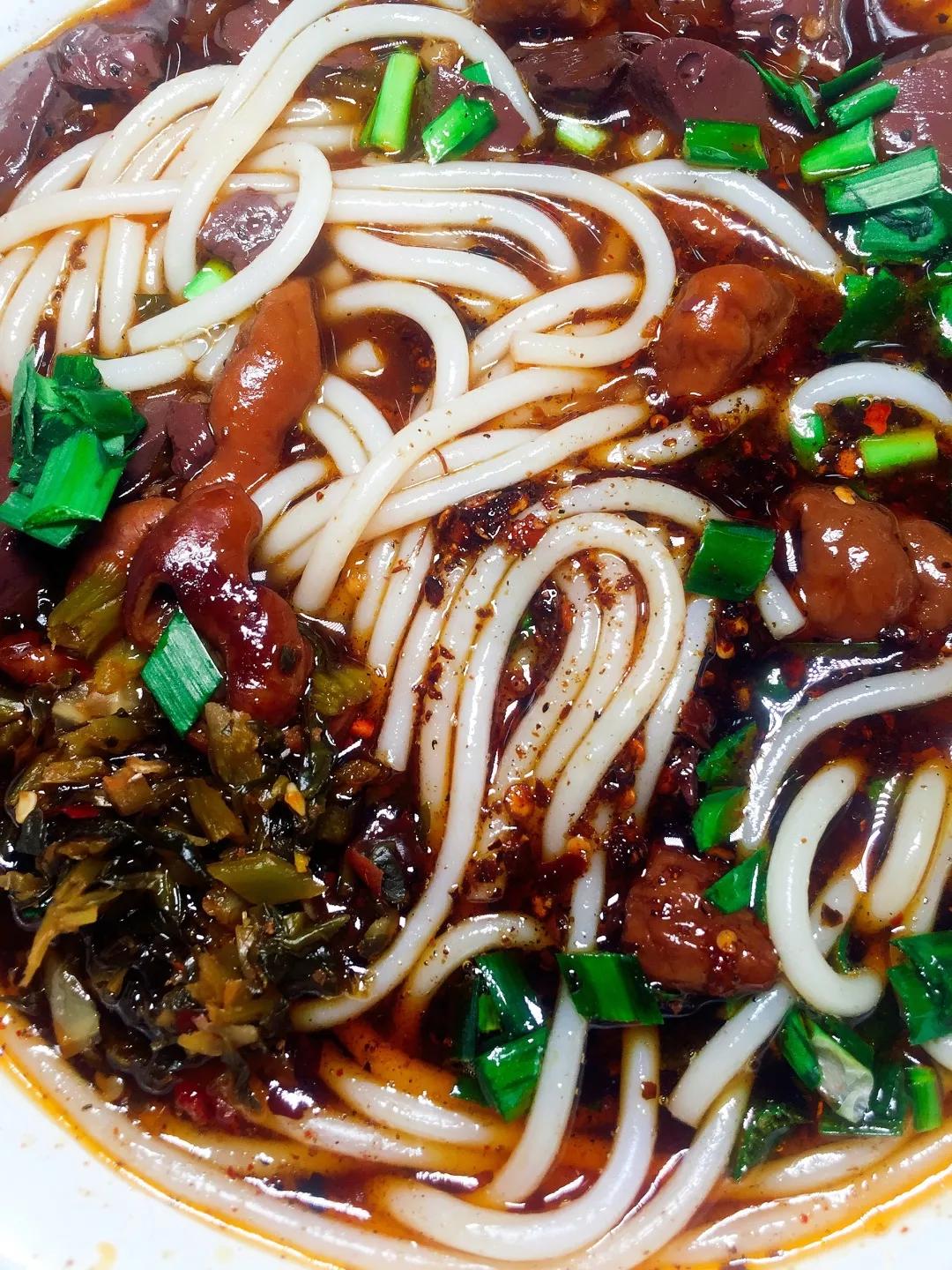 一碗米线斩群妖|我在昆明这5家米线店跪得端端正正