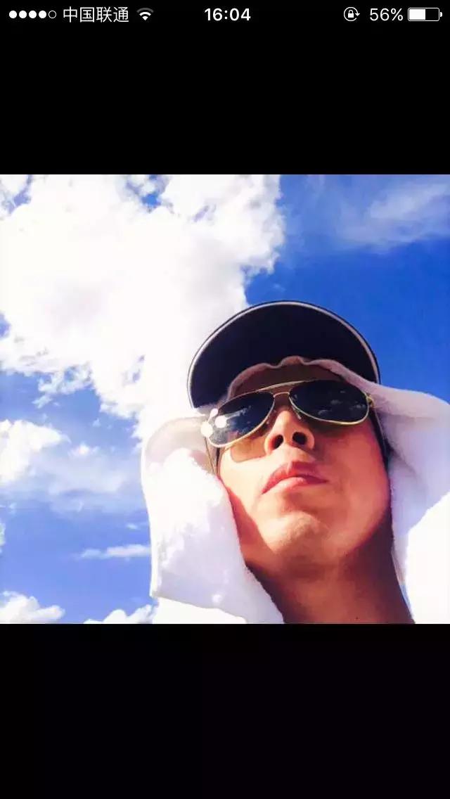 纸上的光影和字：6月30日，来看中国20位诗人的街拍摄影展