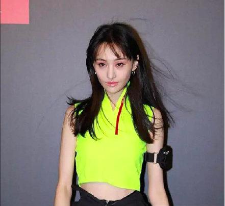 谢娜张杰杨幂刘恺威李小璐贾乃亮,杨幂被爆瘦成纸片人