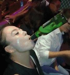 爆笑gif妹子你都拖大家的后腿了,搞笑gif妹子绝对是一位运动健将