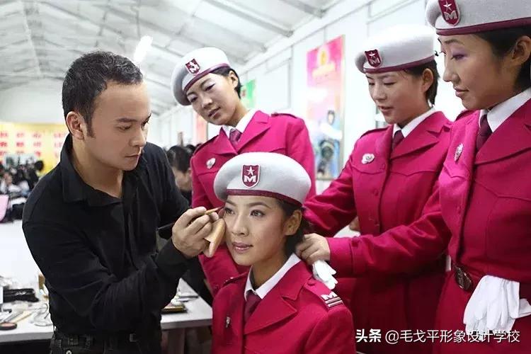 顶级化妆大师毛戈平的抖音,毛戈平在化妆界的地位