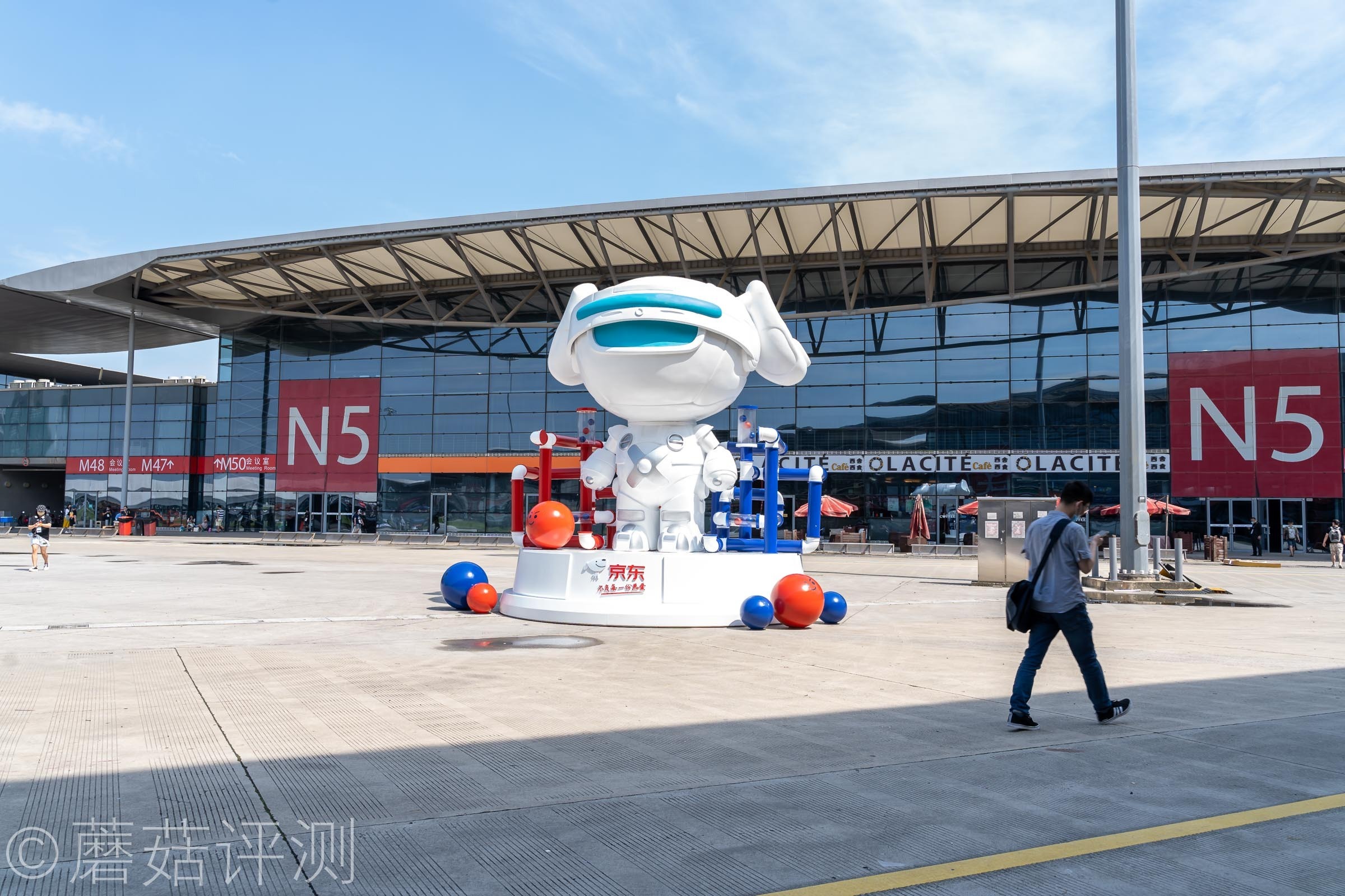 又有啥好玩的？蘑菇带你逛ChinaJoy2021，硬件、车和漂亮的小姐姐