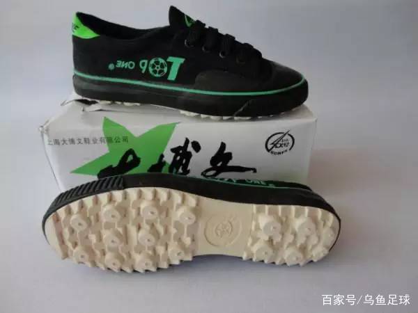小时候的足球鞋,小时候的足球训练专用鞋
