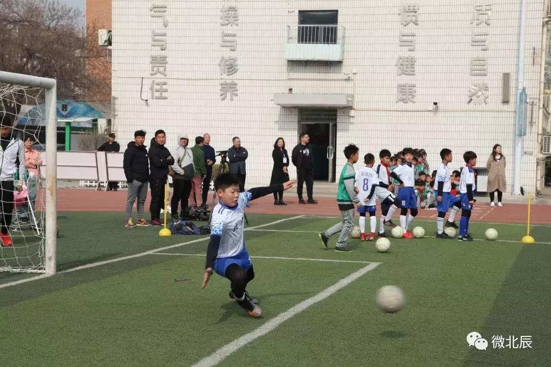 青少年足球成长比赛活动,阳光少年展风采校园足球