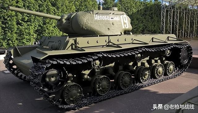 苏联KV系列重型坦克量产型号的演变和识别