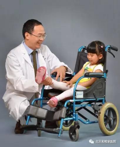 小孩驼背会导致脊柱侧弯吗,孩子驼背脊椎变形与睡姿有关系