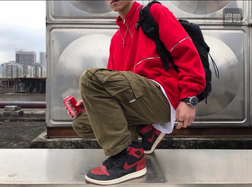 外形类似aj1的鞋,刚买的aj1怎么这么难穿进去