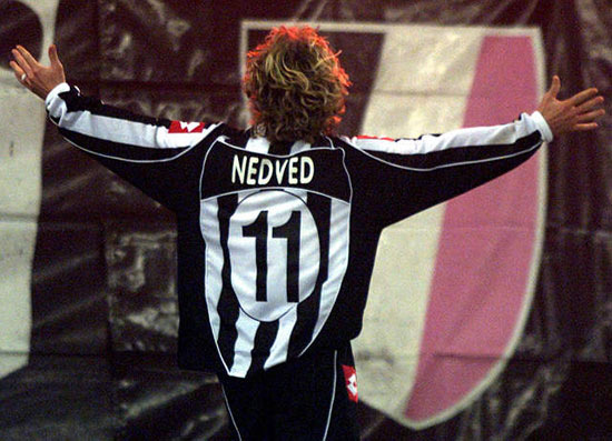 捷克中场球星内德维德,捷克铁人内德维德悲情一跪