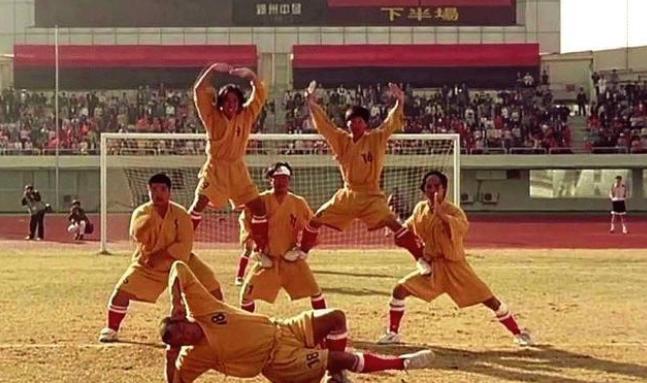 少林足球周星驰被铲球,周星驰赵薇少林足球花絮