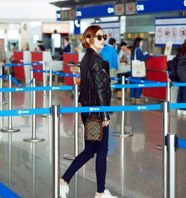 一双又软又舒服的小白鞋,春天必备的3款小白鞋青春又时髦