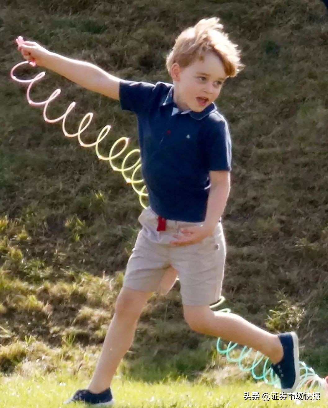 英国乔治小王子和女王,英国乔治小王子为什么不是继承人