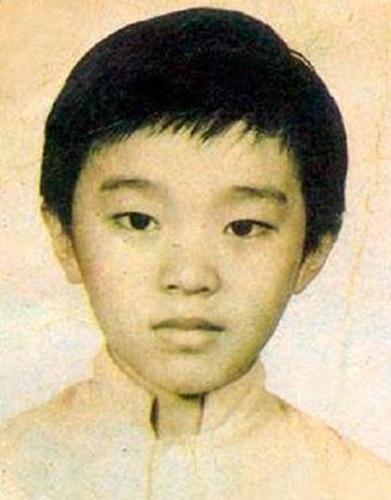 周星驰经典踢球,周星驰自由发挥成经典镜头