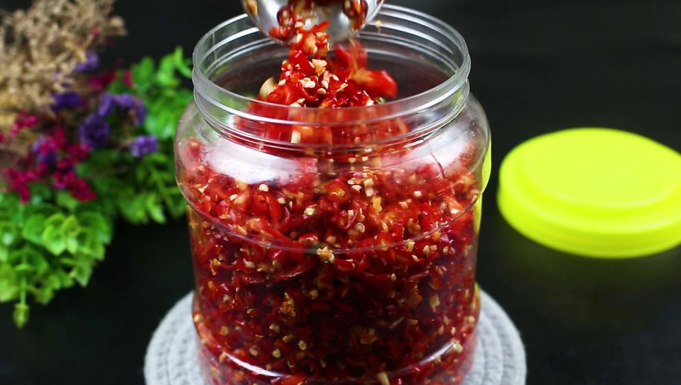 广东大厨后厨用的剁辣椒的做法,怎样做剁辣椒不要那么酸