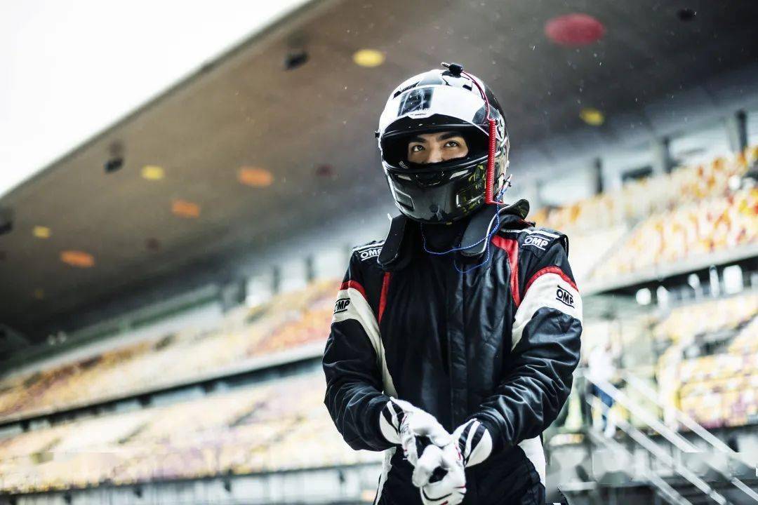 兰蔻反复横跳，立白趁机内涵，看看商人们如何从吴亦凡事件中获利