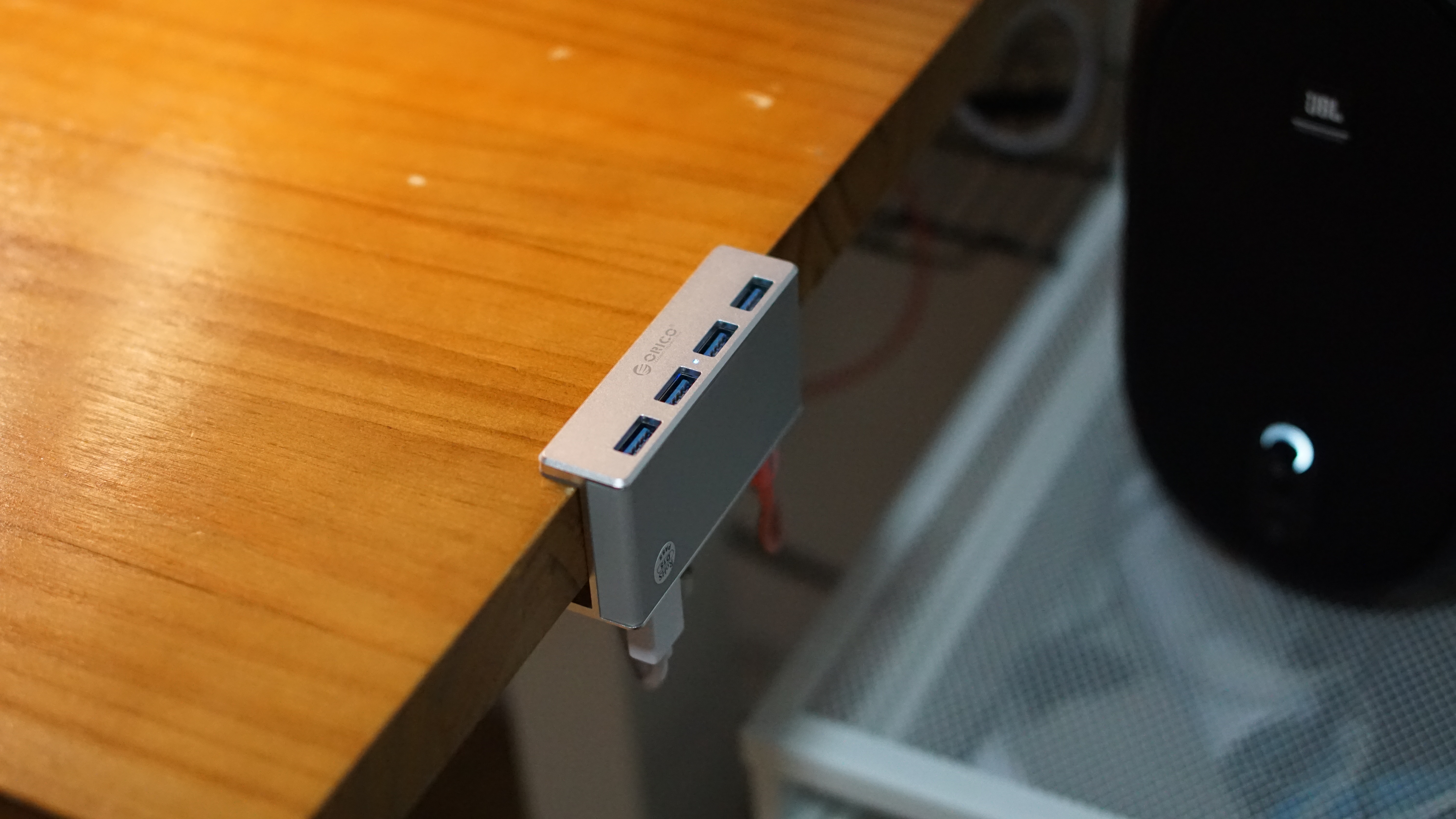 不用100元，手把手教你改造极简桌面，完全隐藏主机和线材