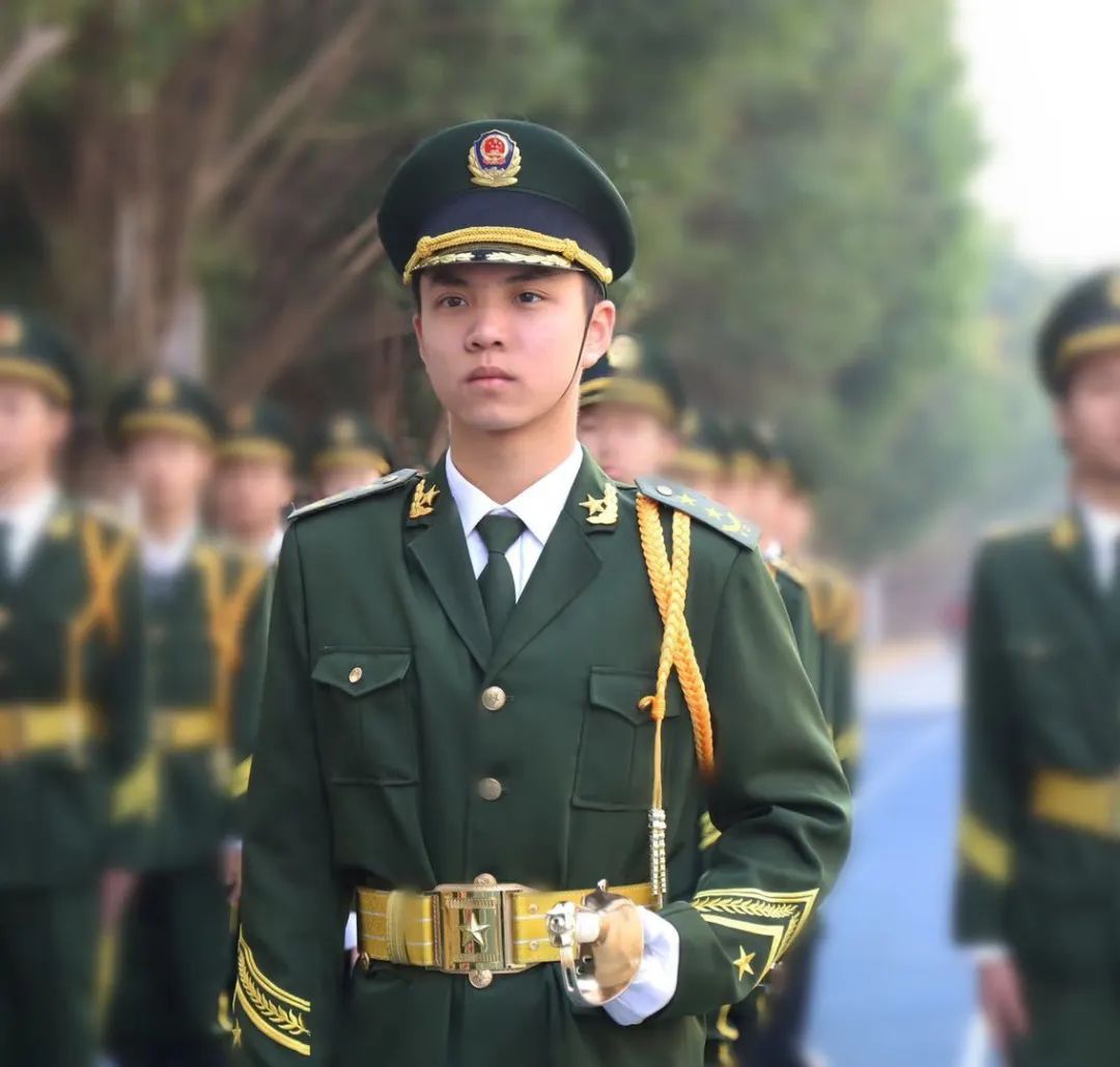 致敬红领巾100字左右,致敬红领巾40字