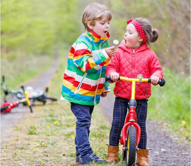 孩子在学校喜欢女同学怎么办,如果孩子喜欢同桌的女孩该怎么办