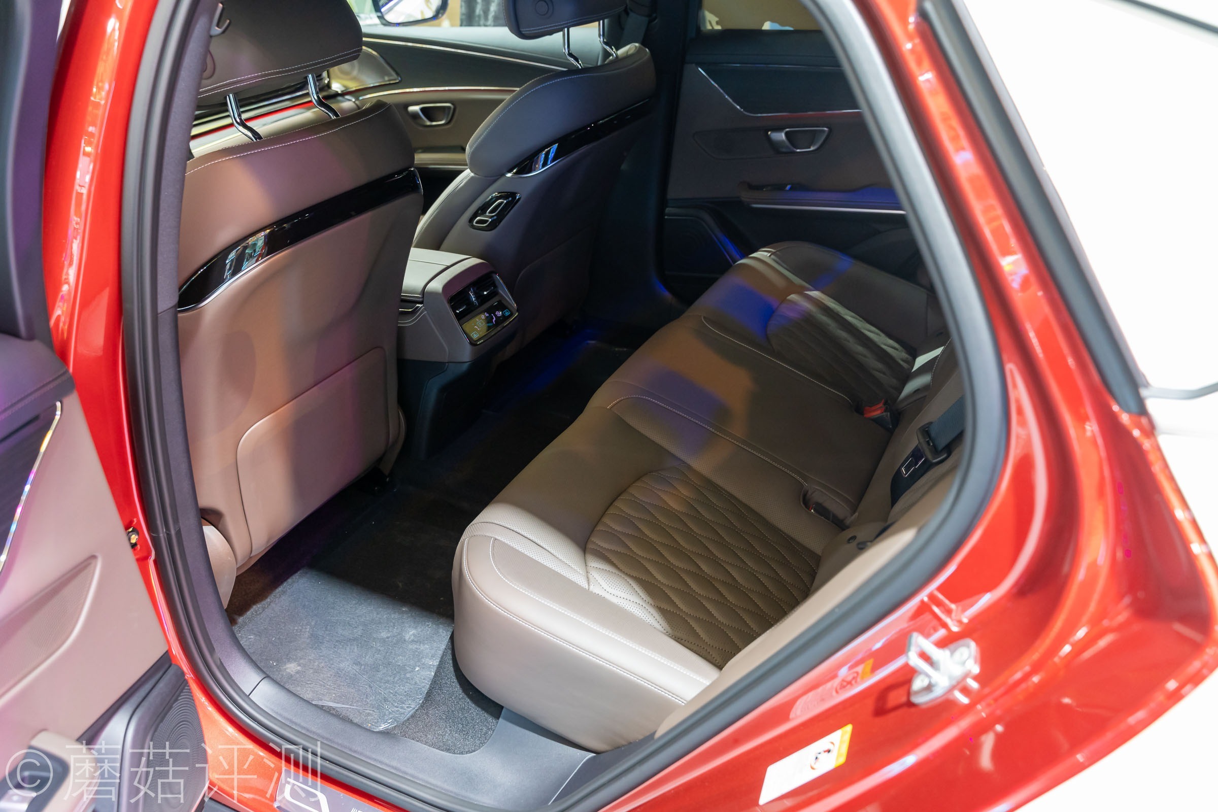 又有啥好玩的？蘑菇带你逛ChinaJoy2021，硬件、车和漂亮的小姐姐