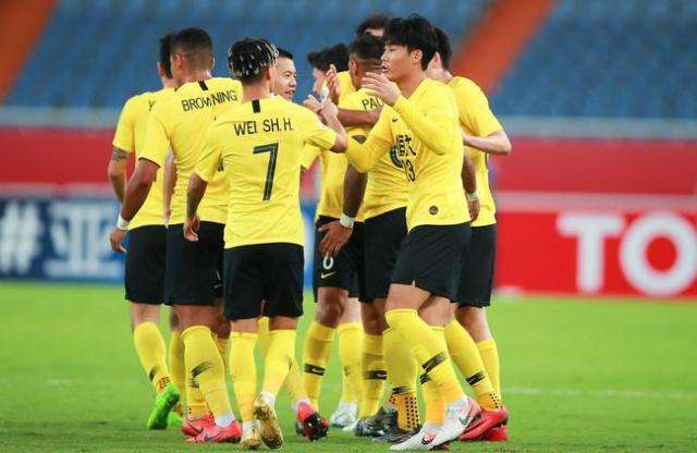 恒大强势登顶！球迷称赞卡帅：执教本土球员比外援更厉害