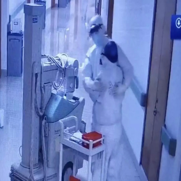 疫情面前熬不下去时就看看他们