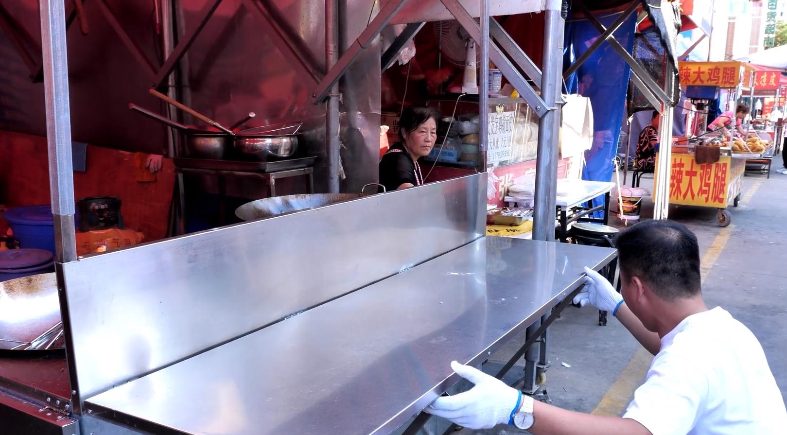 西安小伙卖炸鸡,西乡小伙卖炸鸡一天挣20万