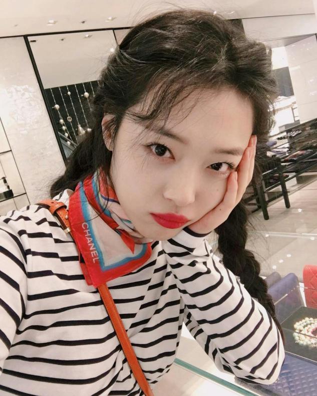 脸圆的女生适合什么发型中分,脸大的妹子适合的中分的发型