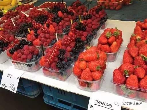 一组超市陈列图,超市肉品区陈列与摆放