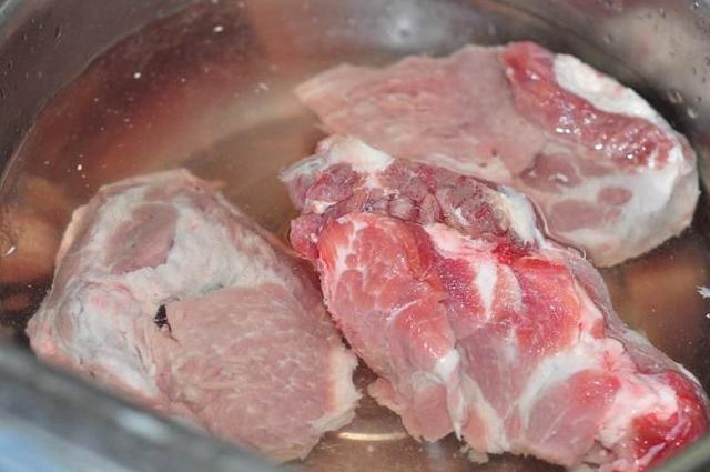 泡肉血水少说明什么,生肉去血水最佳处理方法