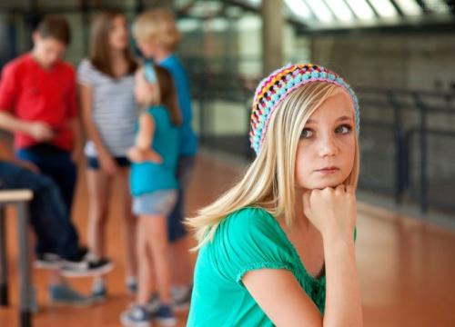 孩子被其他小朋友孤立怎么开导,妈妈不和自己玩怎么办