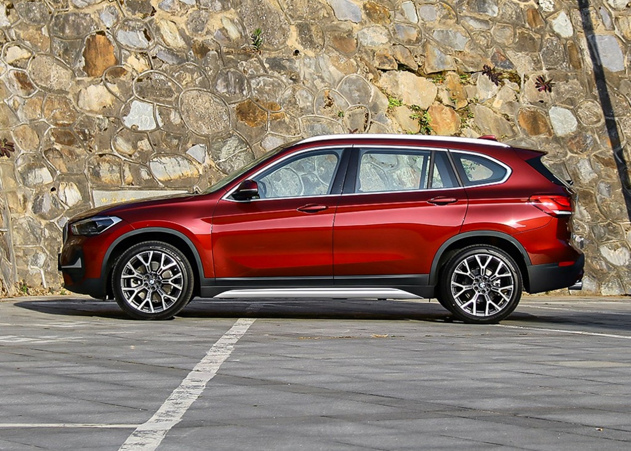 宝马x1全方位解析,宝马x12021款xdrive25li尊享四驱