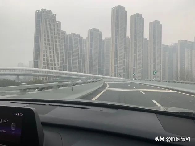 鑲虹値涓嬬殑姝︽眽琛楀ご,鑲虹値涓嬬殑姝︽眽鍖椾含