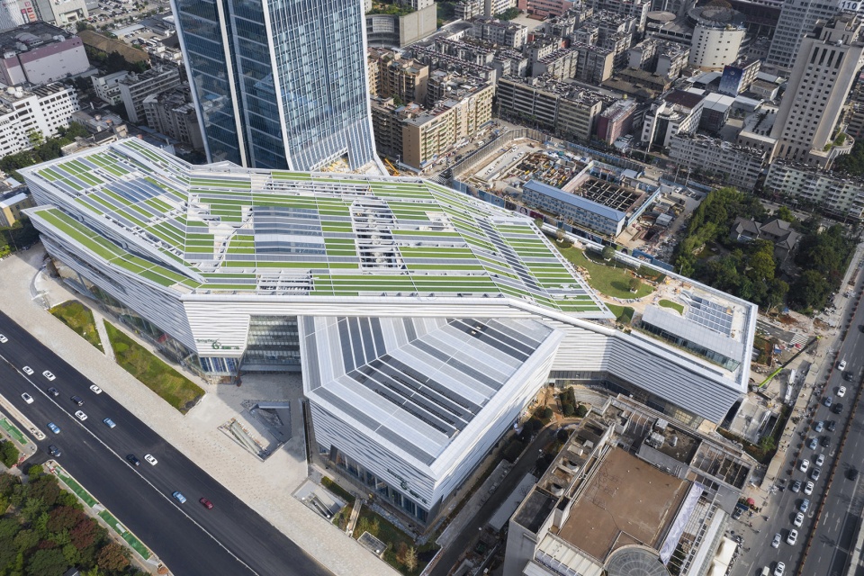 350米高的恒隆广场，昆明第一高楼，提供崭新都市生活体验