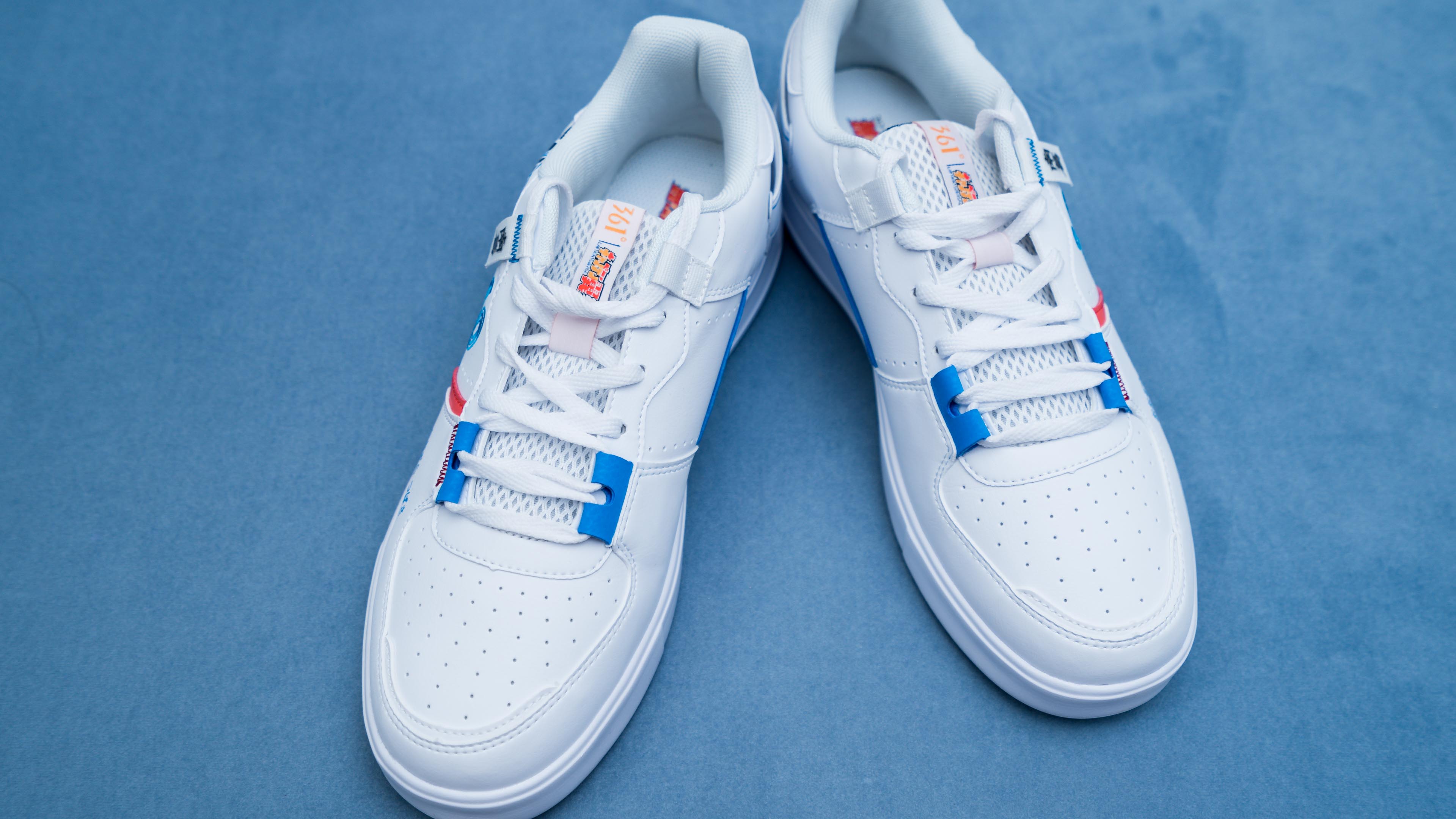 加上NFO科技，这一波联名有内味了：361°X足球小将小白鞋体验