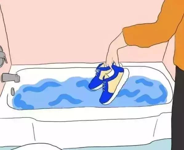 莫名想笑!白色雪地靴洗成黑鞋,店家:改色的钱我就不收了