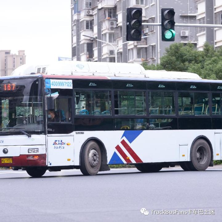 福州公交经典车型，头顶大包的10.5米宇通A74CNG公交车