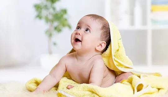 斜颈宝宝有哪些症状,怎样判断孩子是左斜颈还是右斜颈