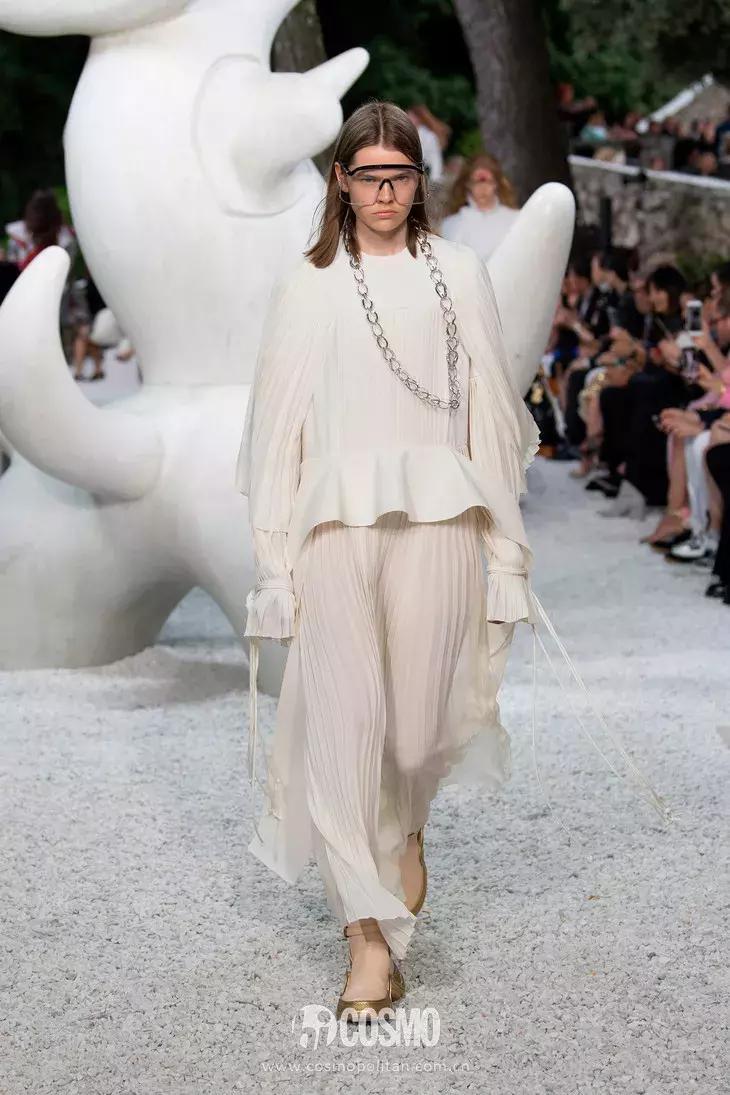 杜鹃吊带裙穿搭,杜鹃轻盈半身裙