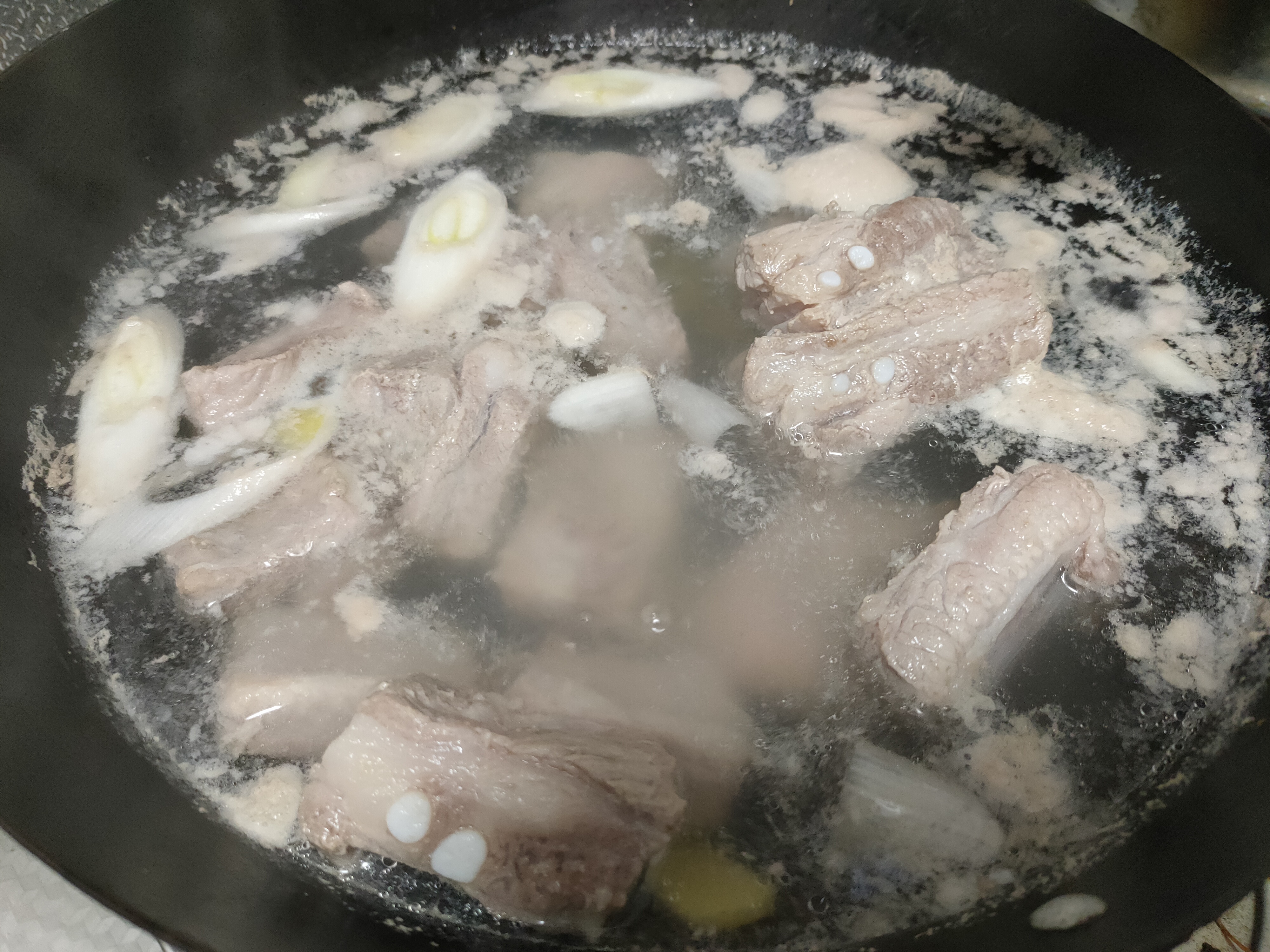 炖排骨为什么步骤都对还有腥味,排骨炖汤特别腥有什么办法除腥味