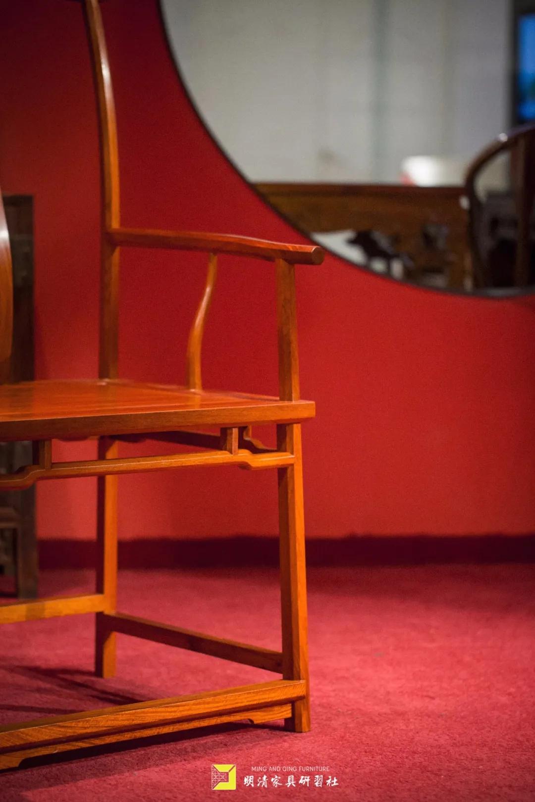 一张椅子风景图,一张好的官帽椅可以保证坐的舒适