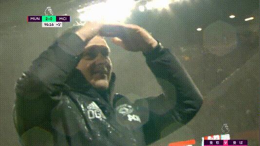 索帅雨中望向看台寻找爵爷身影,索帅爵爷