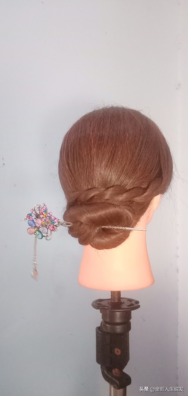 简单古代挽发髻戴发簪,怎么用发簪挽发髻