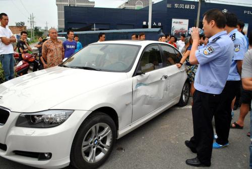 宝马与其他车相撞,宝马和其他车相撞