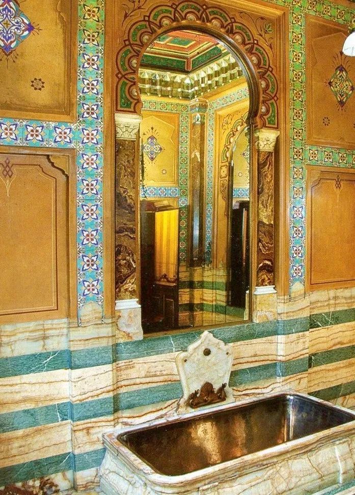 17岁抛夫弃子，一个用身体换金钱的*女妓**，凭什么有名有利？