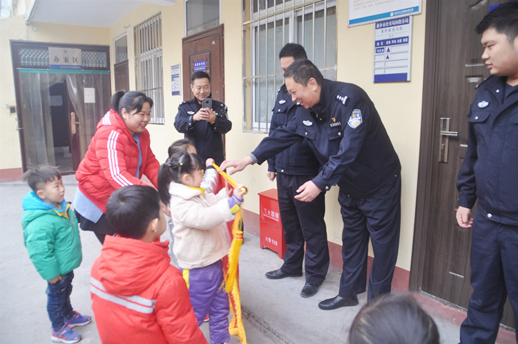 向阳文化幼儿园环创,向阳幼儿园亲子活动