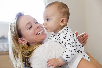 钧钧妈分享:新生儿吐奶、打嗝、腹胀、黄疸……,怎么办?