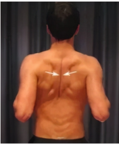 女生背影杀怎么照,6个动作练出完美背影杀