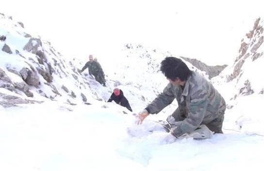 怎样区别和田玉的籽料与山流水料,和田玉戈壁料和山料的有什么不同