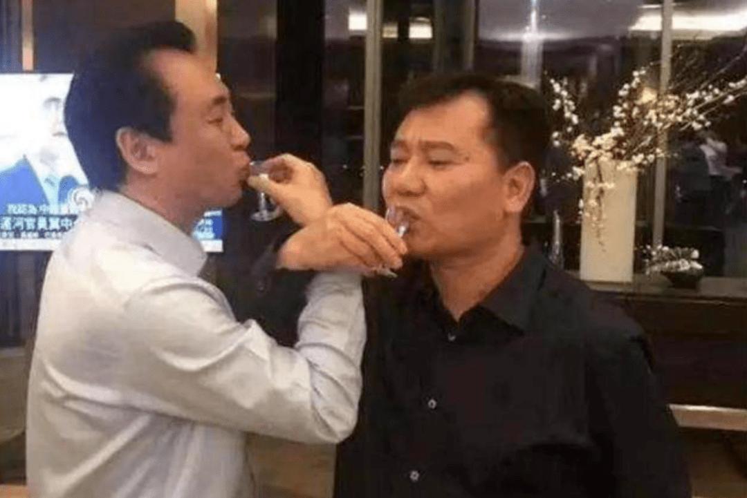 恒大债务缠身,马化腾拿出20.69亿元助攻,许家印好朋友马云呢?