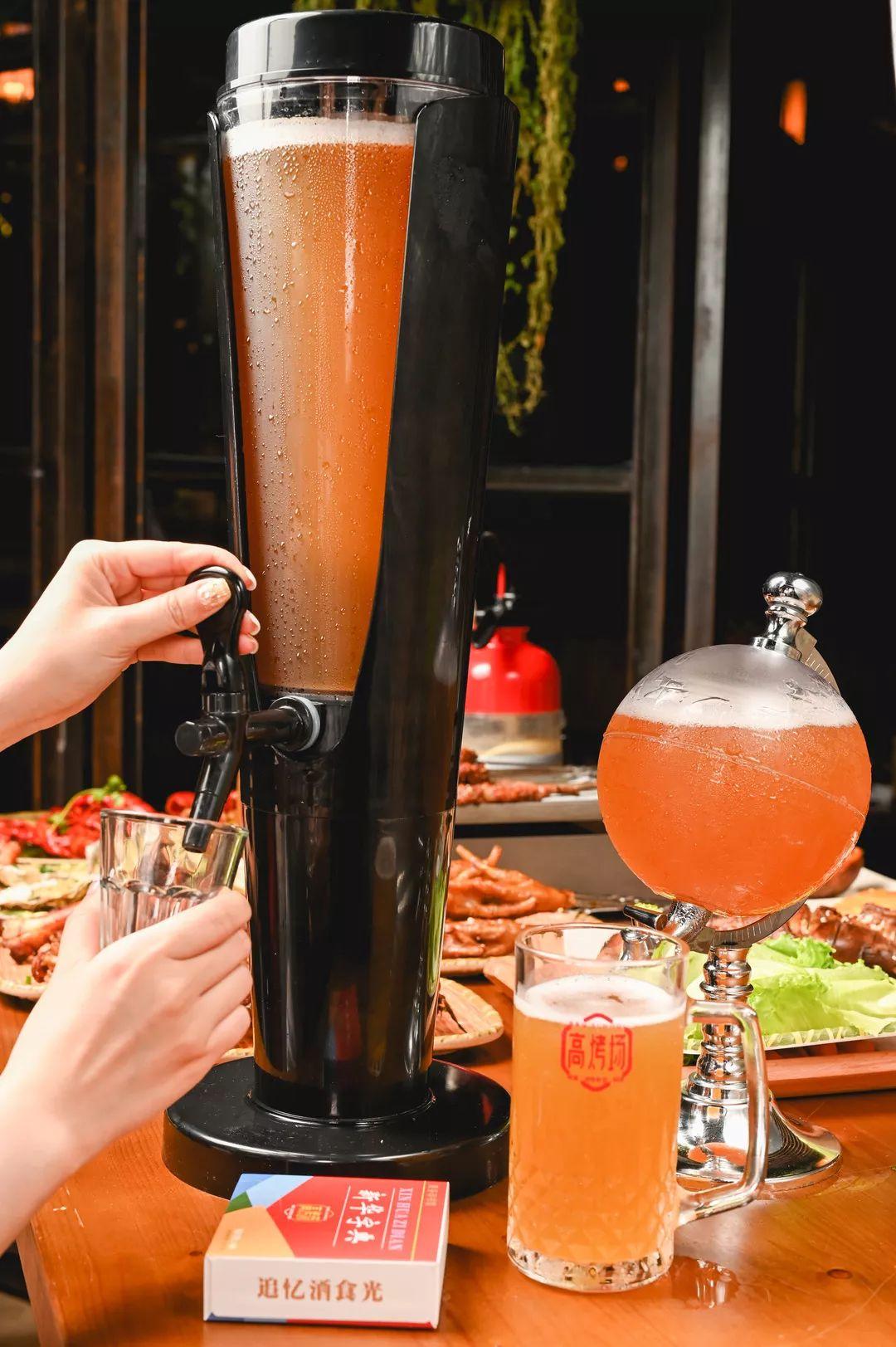 人气爆红的烧烤场，藏在了650㎡的校园课室里