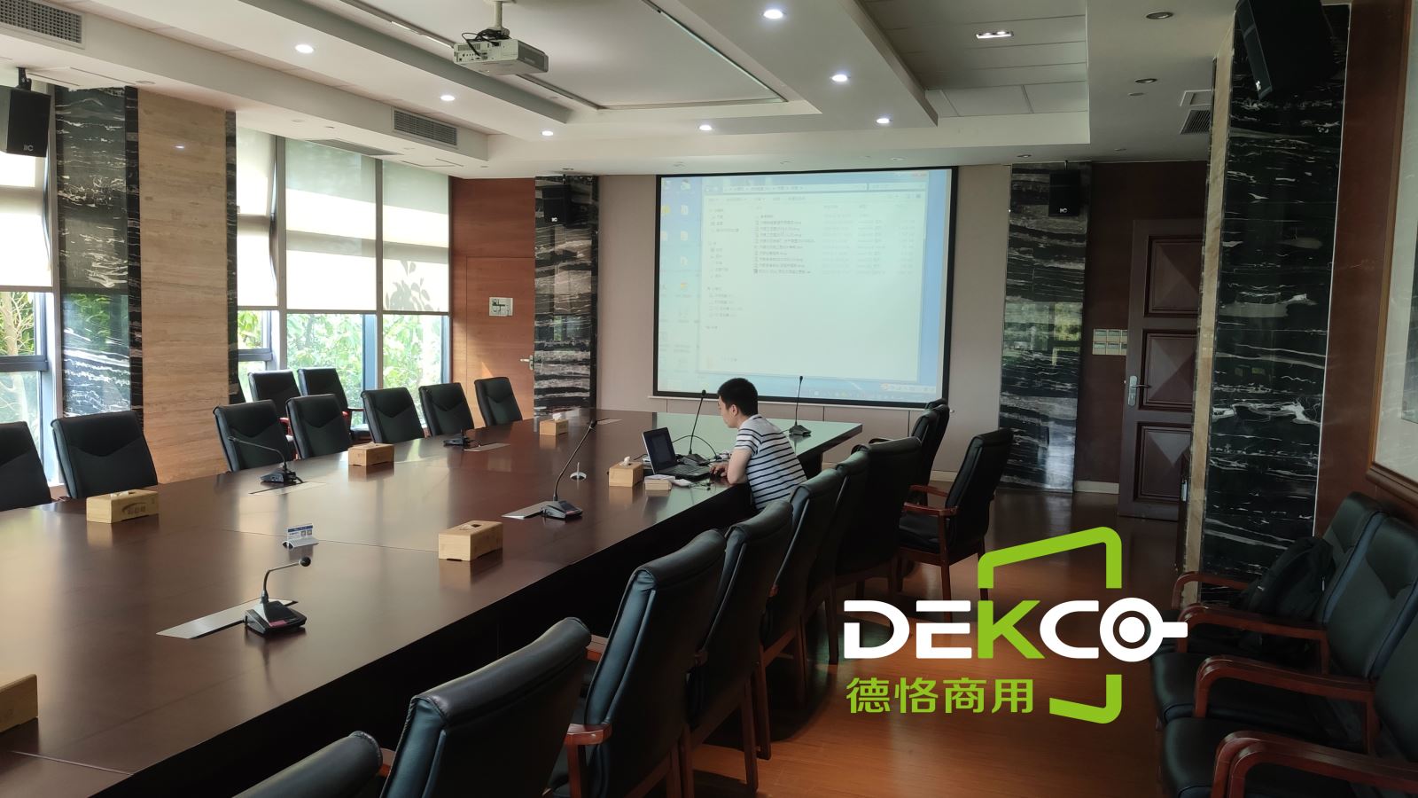 电脑同时投屏到电视和投影仪,笔记本电脑和手机投屏怎么弄